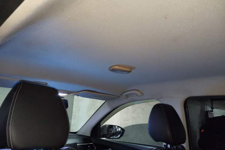 Used Baojun 530 2020 1.5T Manual Luxury Version 6 Seats Headliner