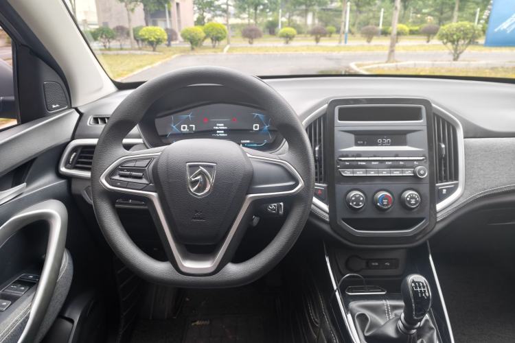 Used Baojun 530 2020 1.5T Manual Comfort Version 5 Seats Interior 2