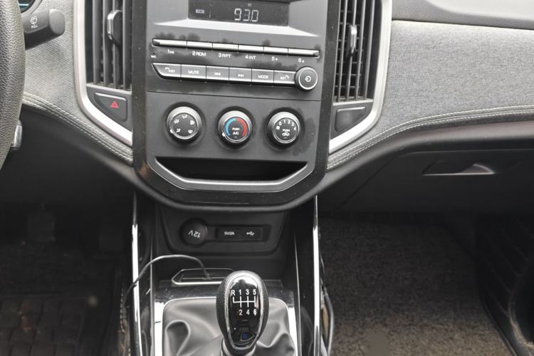 Used Baojun 530 2020 1.5T Manual Comfort Version 5 Seats Interior 3