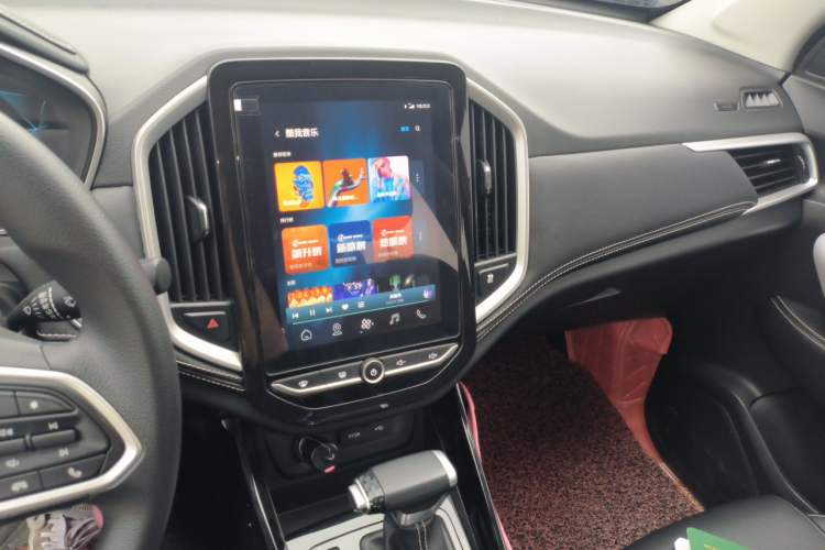 Used Baojun 530 2020 1.5T CVT Luxury Connected Version 6 Seats Audio And AC Panel