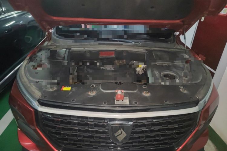 Used Baojun 530 2020 1.5T Manual Luxury Version 7 Seats Engine Bay