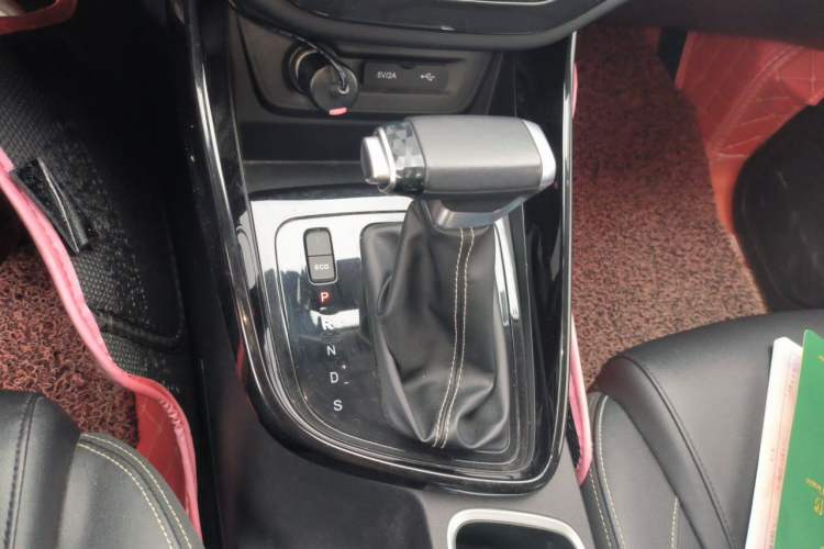 Used Baojun 530 2020 1.5T CVT Luxury Connected Version 6 Seats Gear Lever