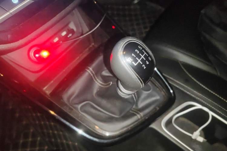 Used Baojun 530 2020 1.5T Manual Luxury Version 7 Seats Gear Lever