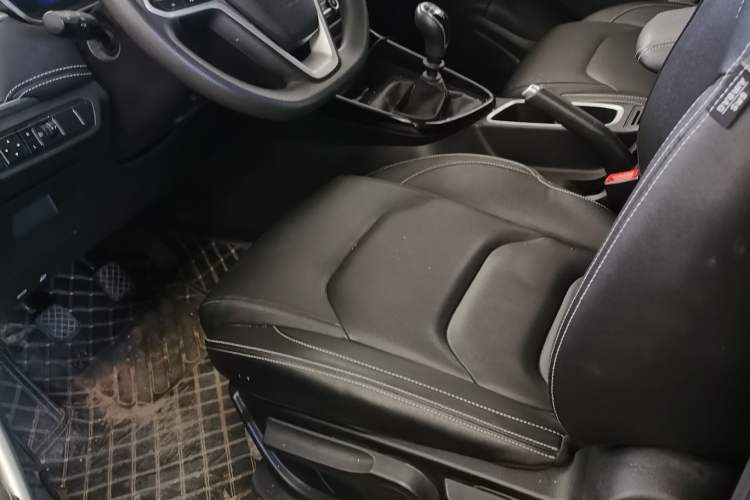 Used Baojun 530 2020 1.5T Manual Luxury Version 7 Seats Interior 1