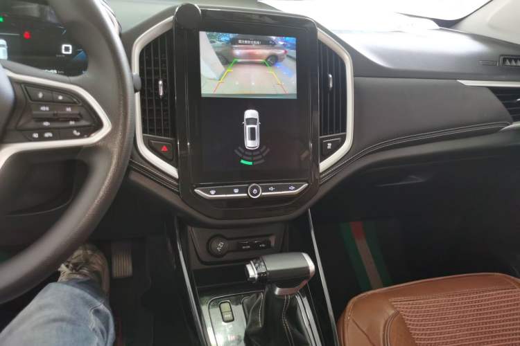 Used Baojun 530 2020 1.5T CVT Luxury Connected Version 5 Seats Audio And AC Panel