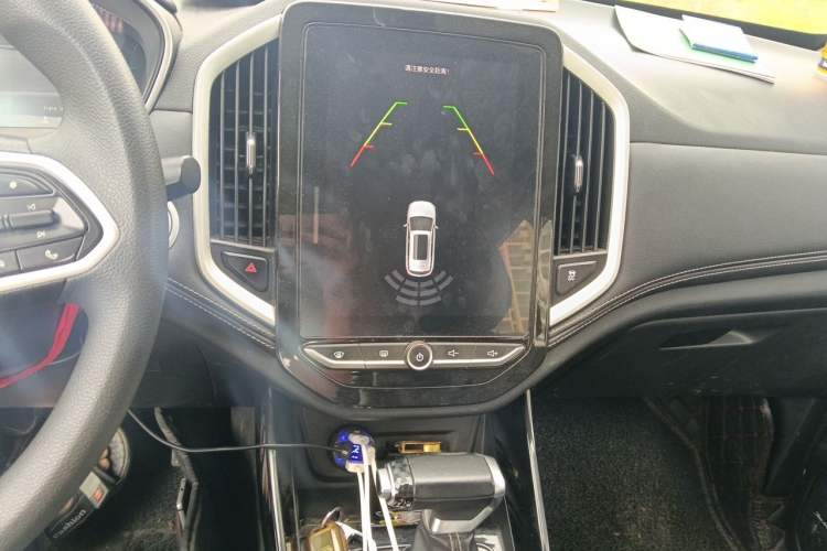 Used Baojun 530 2020 1.5T CVT Luxury Connected Version 6 Seats Audio And AC Panel