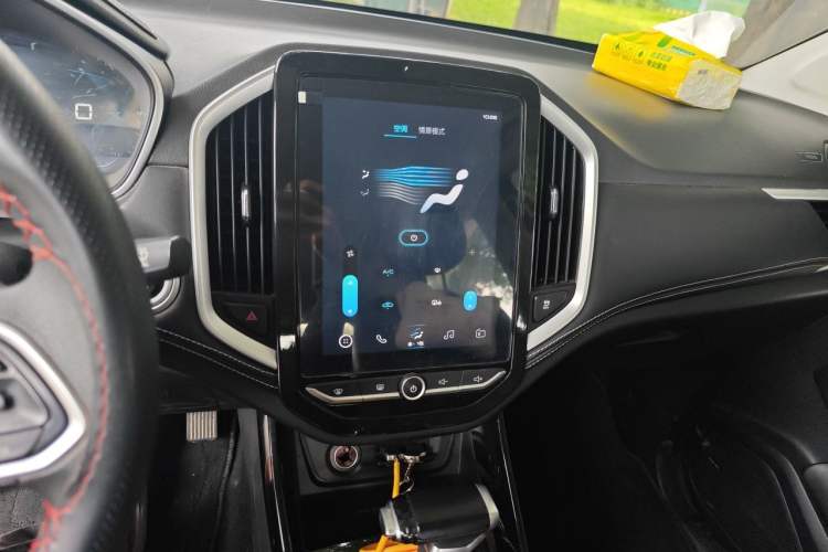 Used Baojun 530 2020 1.5T CVT Luxury Connected Version 7 Seats Audio And AC Panel