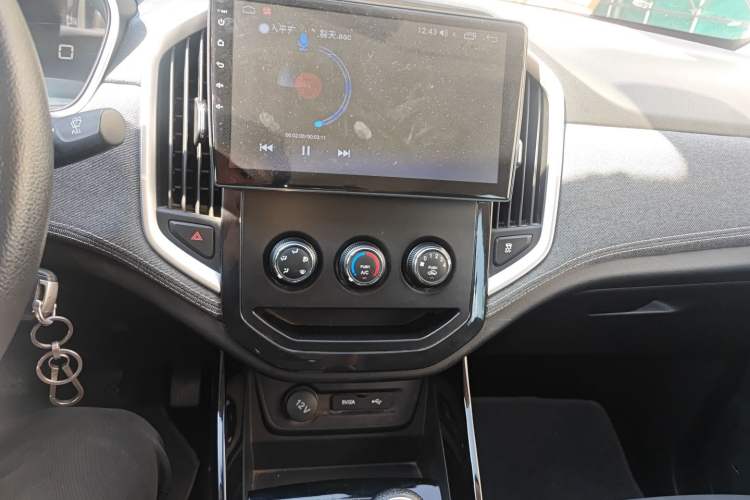 Used Baojun 530 2020 1.5T Manual Comfort Version 7 Seats Audio And AC Panel