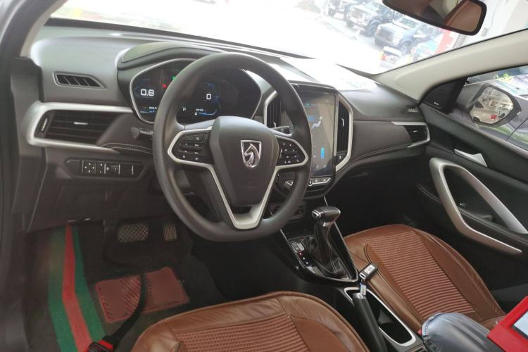 Used Baojun 530 2020 1.5T CVT Luxury Connected Version 5 Seats Center Console