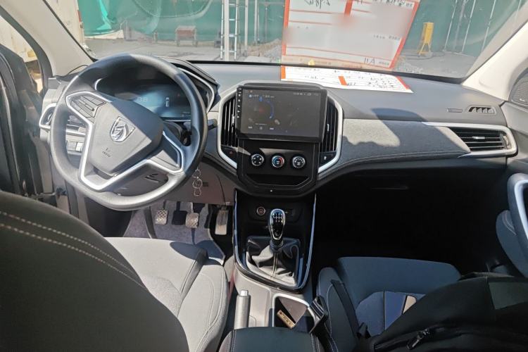 Used Baojun 530 2020 1.5T Manual Comfort Version 7 Seats Center Console