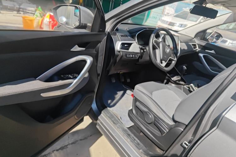 Used Baojun 530 2020 1.5T Manual Comfort Version 7 Seats Driver Seat