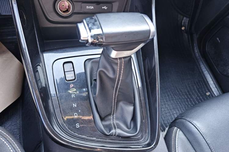 Used Baojun 530 2020 1.5T CVT Luxury Connected Version 5 Seats Gear Lever