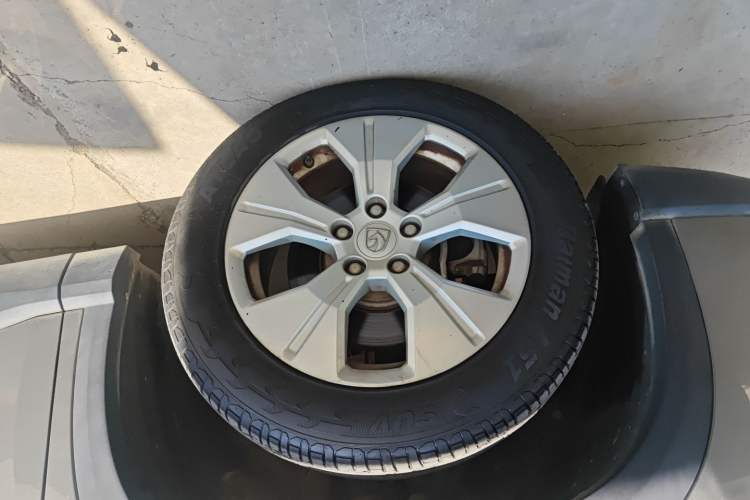 Used Baojun 530 2020 1.5T Manual Comfort Version 7 Seats Left Front Wheel Hub