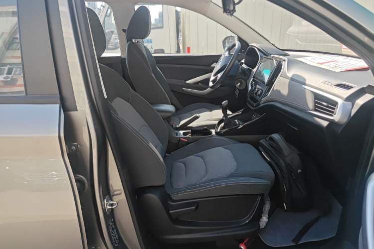 Used Baojun 530 2020 1.5T Manual Comfort Version 7 Seats Right Front Seat