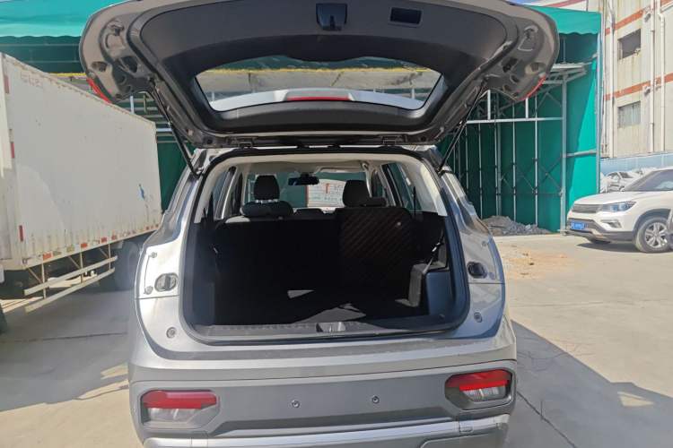 Used Baojun 530 2020 1.5T Manual Comfort Version 7 Seats Trunk