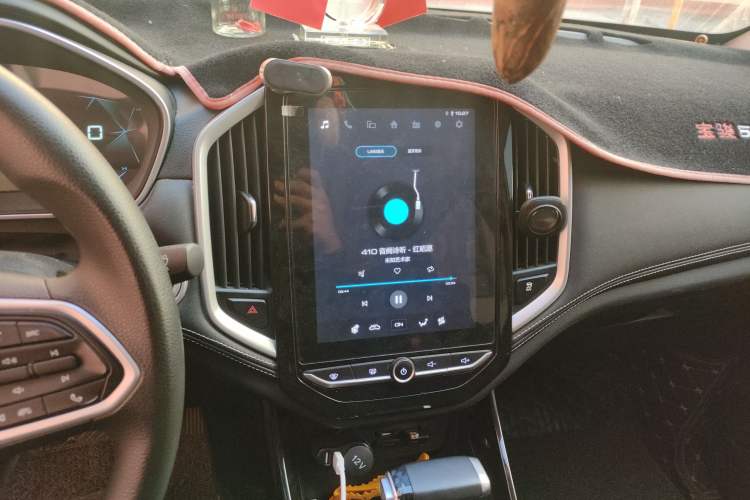 Used Baojun 530 2020 1.5T CVT Luxury Connected Version 6 Seats Audio And AC Panel