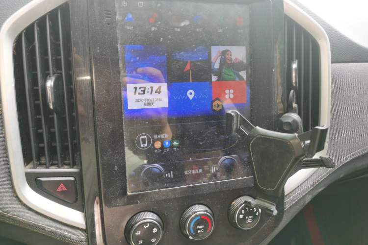 Used Baojun 530 2020 1.5T Manual Comfort Version 6 Seats Audio And AC Panel