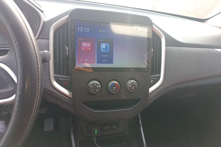 Used Baojun 530 2020 1.5T Manual Comfort Version 6 Seats Audio And AC Panel