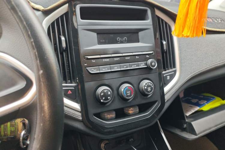 Used Baojun 530 2020 1.5T Manual Comfort Version 5 Seats Audio And AC Panel