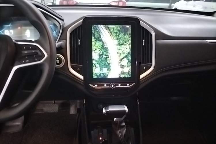 Used Baojun 530 2020 1.5T CVT Luxury Connected Version 7 Seats Audio And AC Panel