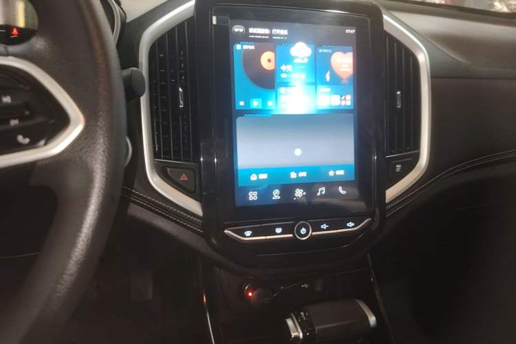 Used Baojun 530 2020 1.5T CVT Luxury Connected Version 6 Seats Audio And AC Panel