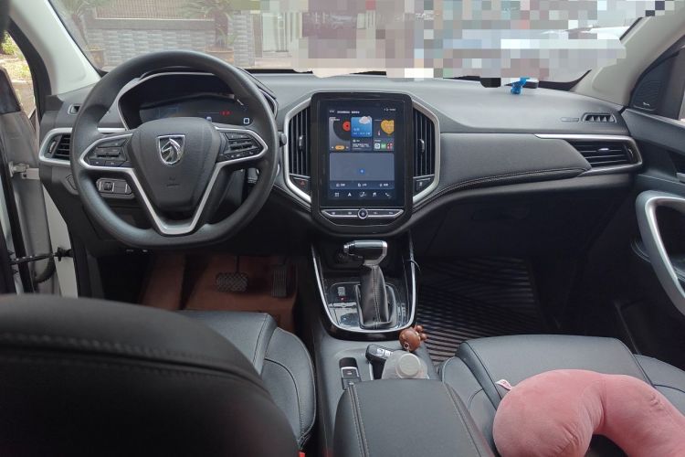 Used Baojun 530 2020 1.5T CVT Prestige Connected Version 6 Seats Center Console