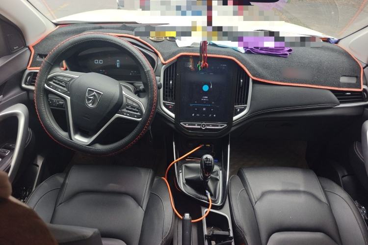 Used Baojun 530 2020 1.5T Manual Luxury Version 6 Seats Center Console