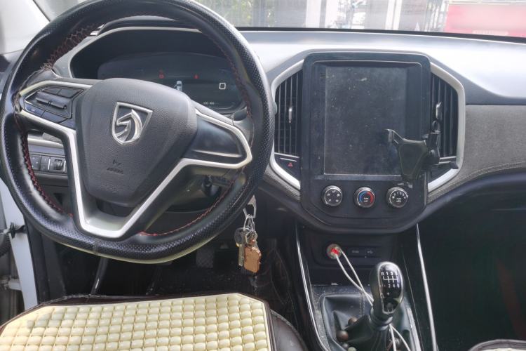 Used Baojun 530 2020 1.5T Manual Comfort Version 6 Seats Center Console