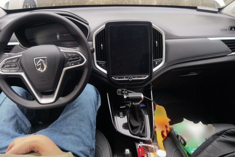 Used Baojun 530 2020 1.5T CVT Luxury Connected Version 6 Seats Center Console