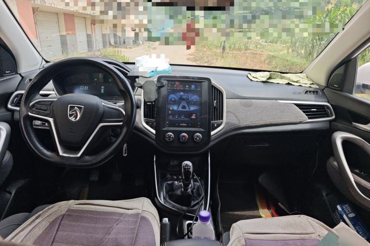 Used Baojun 530 2020 1.5T Manual Comfort Version 6 Seats Center Console