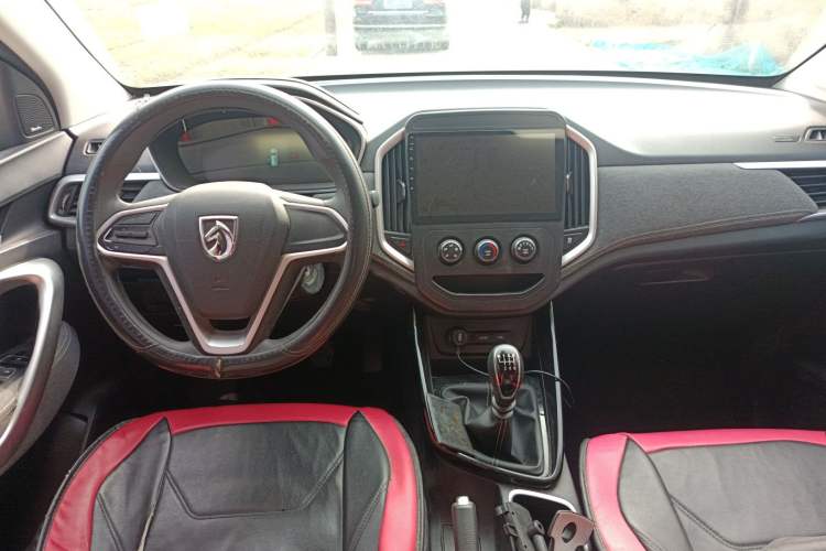 Used Baojun 530 2020 1.5T Manual Comfort Version 6 Seats Center Console