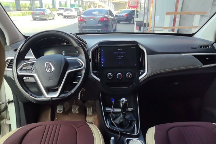 Used Baojun 530 2020 1.5T Manual Comfort Version 5 Seats Center Console