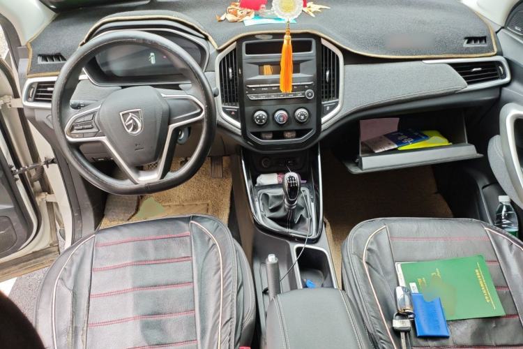 Used Baojun 530 2020 1.5T Manual Comfort Version 5 Seats Center Console