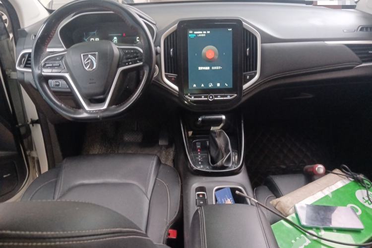 Used Baojun 530 2020 1.5T CVT Prestige Connected Version 6 Seats Center Console