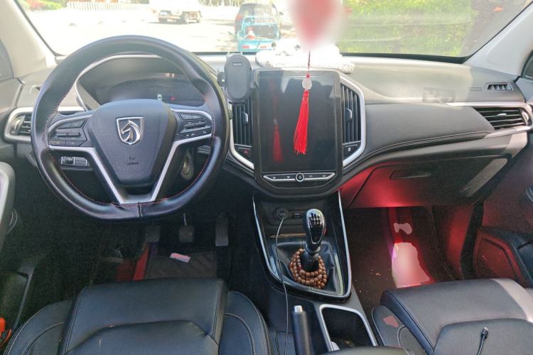 Used Baojun 530 2020 1.5T Manual Luxury Version 6 Seats Center Console