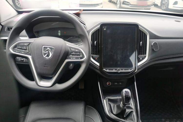 Used Baojun 530 2020 1.5T Manual Luxury Version 7 Seats Center Console