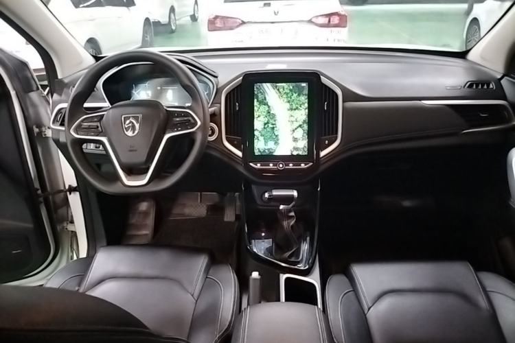 Used Baojun 530 2020 1.5T CVT Luxury Connected Version 7 Seats Center Console