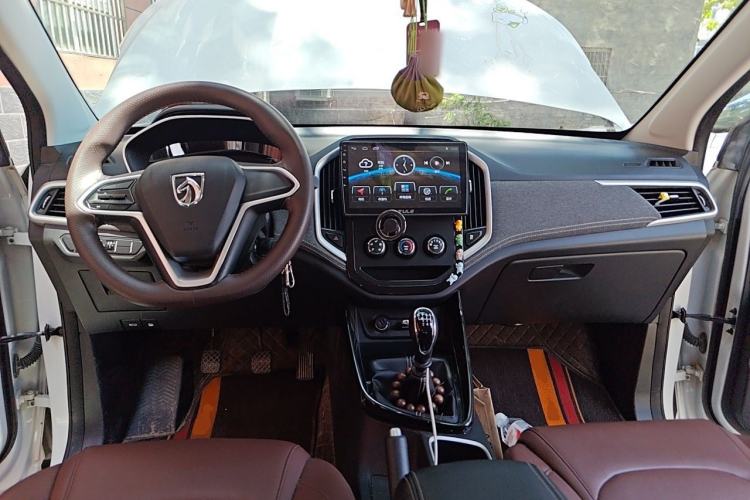 Used Baojun 530 2020 1.5T Manual Comfort Version 7 Seats Center Console