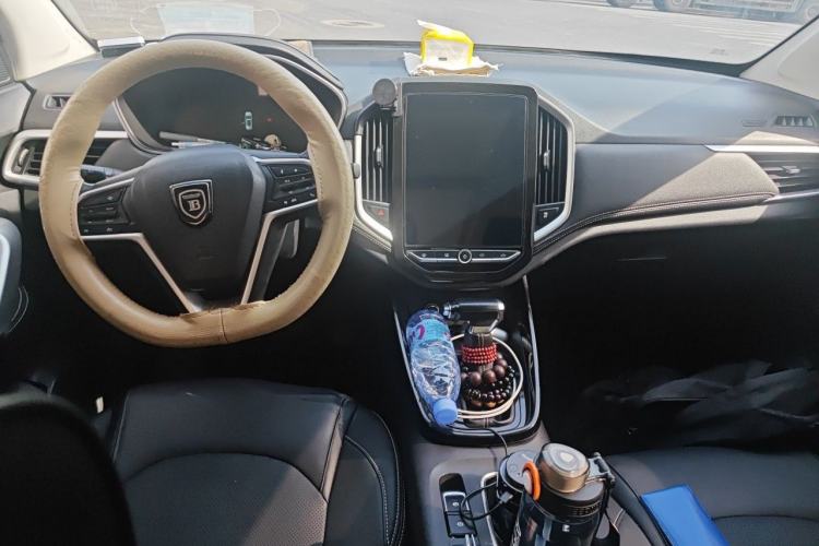 Used Baojun 530 2020 1.5T CVT Prestige Connected Version 7 Seats Center Console