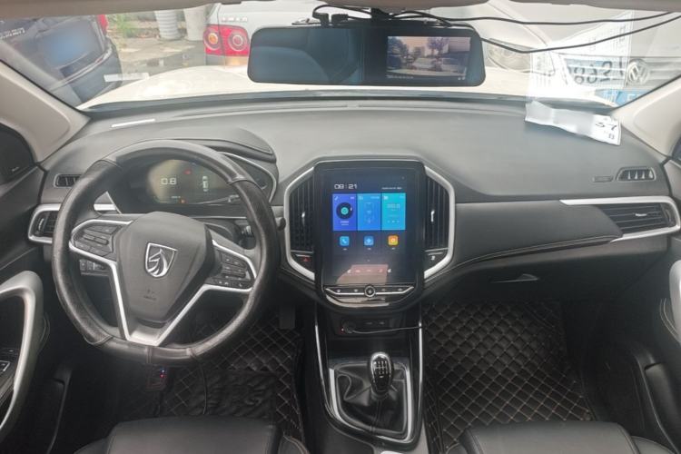 Used Baojun 530 2020 1.5T Manual Luxury Version 7 Seats Center Console