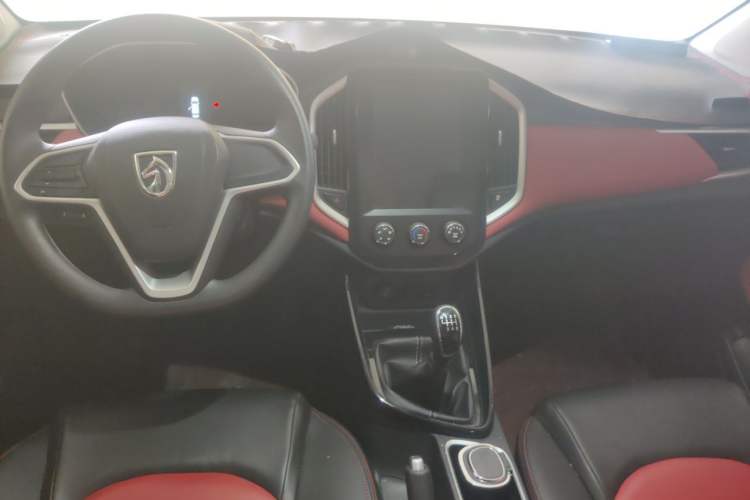 Used Baojun 530 2020 1.5T Manual Luxury Version 5 Seats Center Console