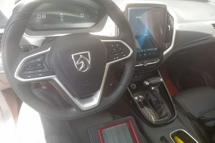 Used Baojun 530 2020 1.5T CVT Prestige Connected Version 7 Seats Center Console