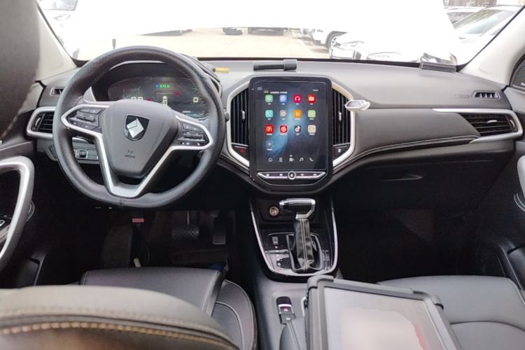 Used Baojun 530 2020 1.5T CVT Prestige Connected Version 7 Seats Center Console