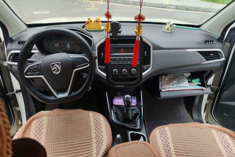 Used Baojun 530 2020 1.5T Manual Comfort Version 6 Seats Center Console