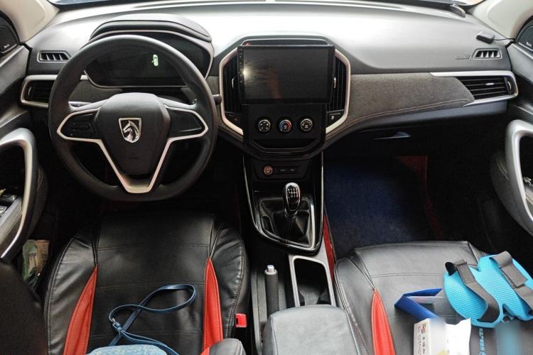 Used Baojun 530 2020 1.5T Manual Comfort Version 6 Seats Center Console