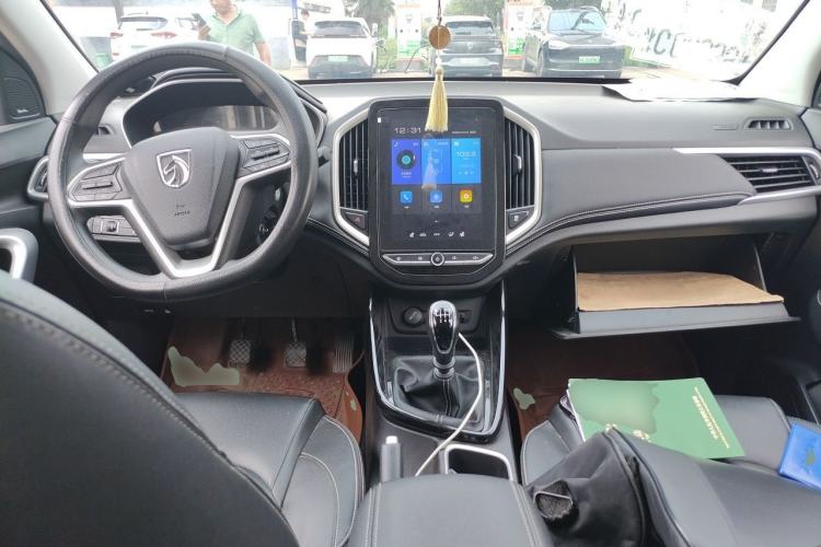 Used Baojun 530 2020 1.5T Manual Luxury Version 5 Seats Center Console