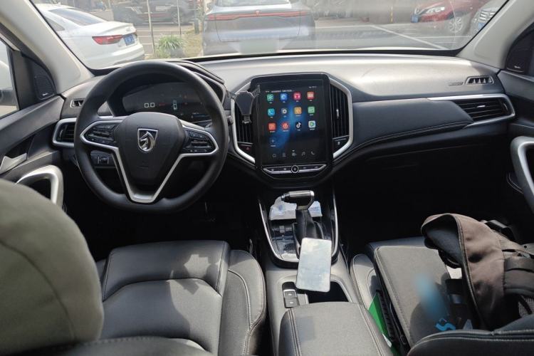 Used Baojun 530 2020 1.5T CVT Prestige Connected Version 7 Seats Center Console