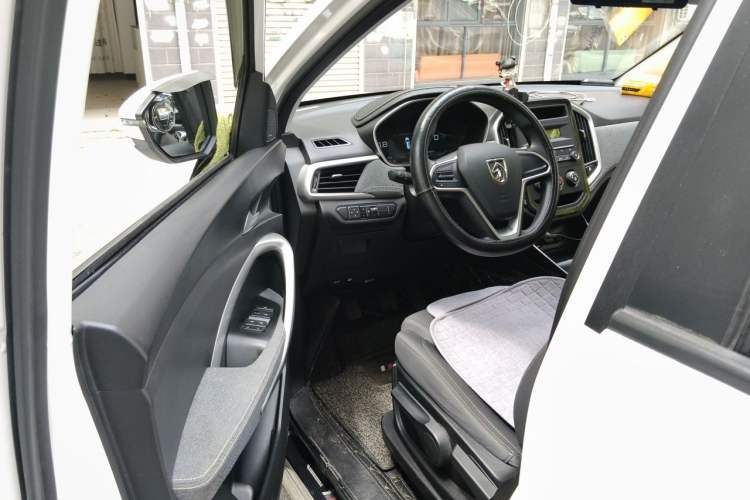 Used Baojun 530 2020 1.5T Manual Comfort Version 7 Seats Driver Seat