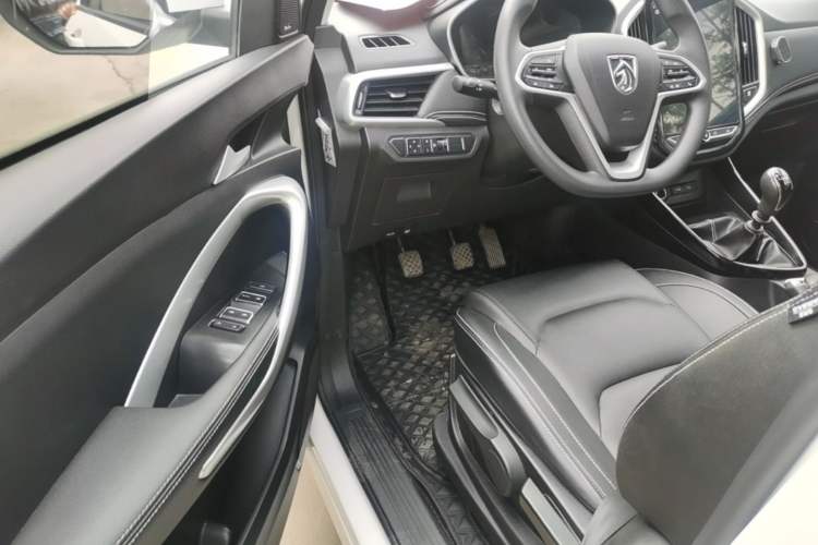 Used Baojun 530 2020 1.5T Manual Luxury Version 7 Seats Driver Seat