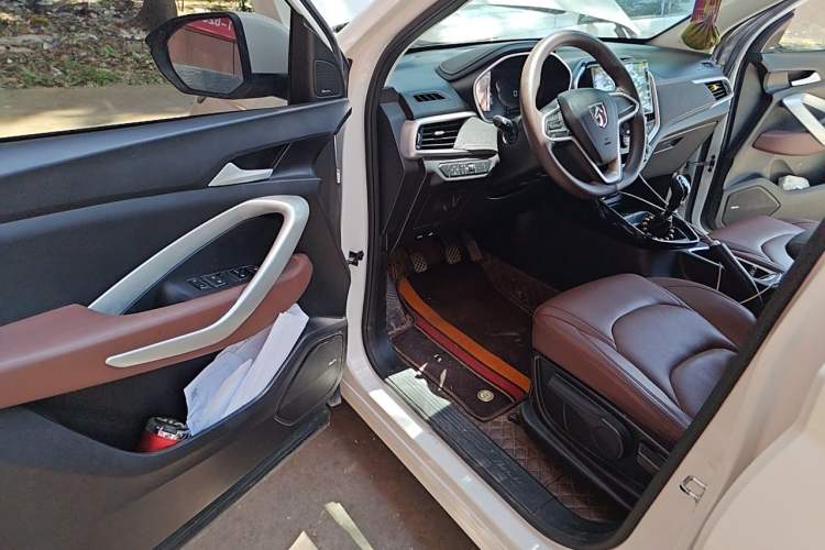 Used Baojun 530 2020 1.5T Manual Comfort Version 7 Seats Driver Seat